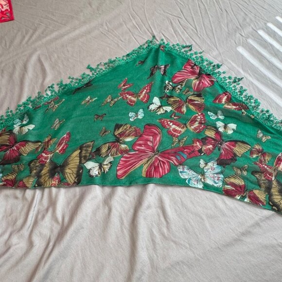 Butterfly Print Green Triangle Scarf With Crochet Lace Trim Tassels - Picture 2 of 5